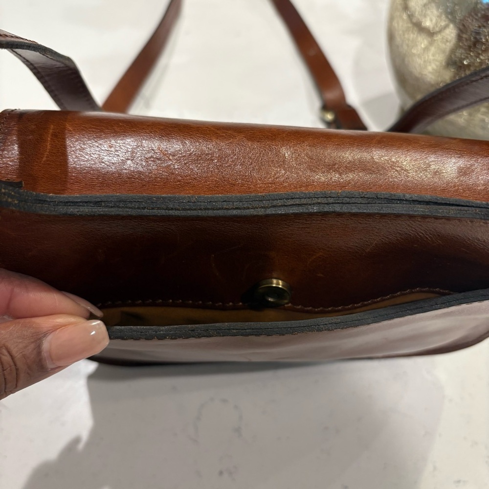 Patricia Nash
Linny Small Saddle Bag - Picture 6 of 10